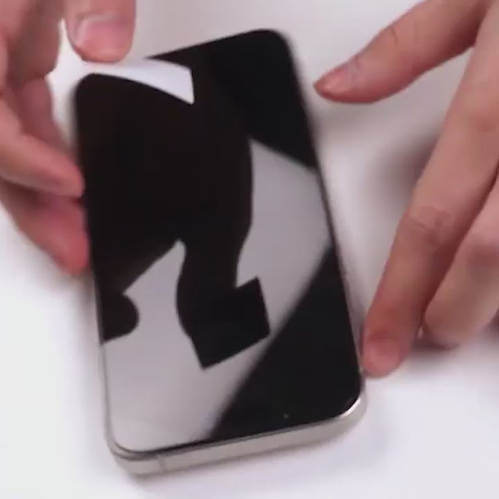 Si te quedaron algunas pelusas por debajo de la lámina. Puedes usar los stickers para quitarlas sin dañar la lámina.